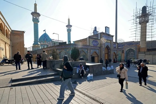 Iranul ameninţă să lovească baze militare şi portavioane americane în cazul unui atac