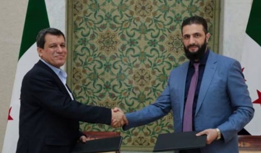 Kurzii şi Damascul anunţă un acord ”global” de integrare treptată a forţelor kurde. Forţe siriene urmează să fie desfăşurate în bastioanele kurde Al-Hasakah şi Qamishli, iar forţele kurde să rămână regrupate în trei brigăzi ale armatei siriene, prevede acordul