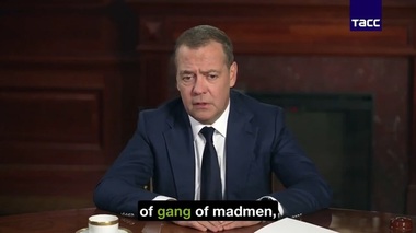 Medvedev: Puterile europene n-au reuşit să învingă Rusia în Ucraina, ci să-şi provoace pagube grave încercând s-o facă. ”Europa m-a surprins mult” ”fiindcă îşi subminează fundamentele existenţei prin propriile acţiuni. Este pur şi simplu incredibil”. ”N-au realizat nimic”