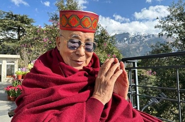 Dalai Lama îşi exprimă ”recunoştinţa şi umilinţa” după ce este recompensat cu un Grammy pentru cartea sa audio de meditaţii