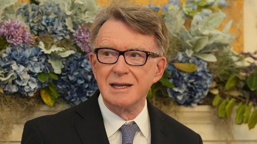 Poliţia metropolitană îl anchetează pe Peter Mandelson după dezvăluirile din dosarele Epstein. Fostul comisar european şi-a dat demisia din Camera Lorzilor. Comisia Europeană face şi ea verificări