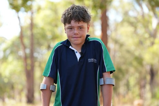 Un băiat australian de 13 ani a înotat ore întregi pentru a-şi salva mama şi fraţii care au fost luaţi de valuri