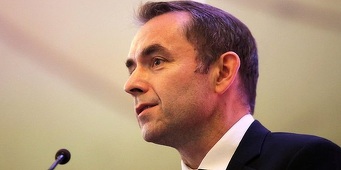 Diplomatul francez Jean-Noël Poirier, numit oficial consul general al Franţei în Groenlanda, îşi începe vineri misiunea la Nuuk