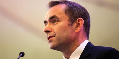 Diplomatul francez Jean-Noël Poirier, numit oficial consul general al Franţei în Groenlanda, îşi începe vineri misiunea la Nuuk