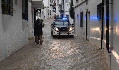 Autoritatea electorală portugheză confirmă organizarea turului doi al alegerilor prezidenţiale duminică, în pofida unor perturbări provocate de intemperii. Primăria din Alcacer do Sal, afectată de inundaţii, a amânat alegerile duminica viitoare