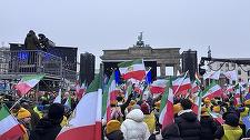 Mii de oameni au protestat la Berlin din solidaritate cu revolta din Iran