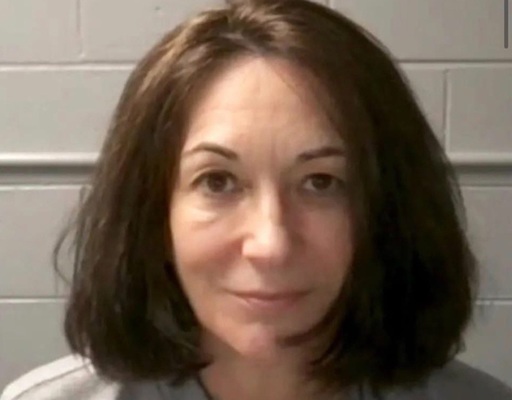 Ghislaine Maxwell invocă al Cincilea Amendament şi refuză să răspundă Congresului într-o audiere cu uşile închise. Complicea infractorului sexual Jeffrey Epstein cere să fie graţiată de Trump pentru a răspunde la întrebări