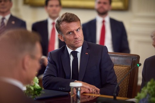 Emmanuel Macron vrea să „organizeze” împreună cu europenii reluarea dialogului cu Vladimir Putin, dar fără „prea mulţi interlocutori”