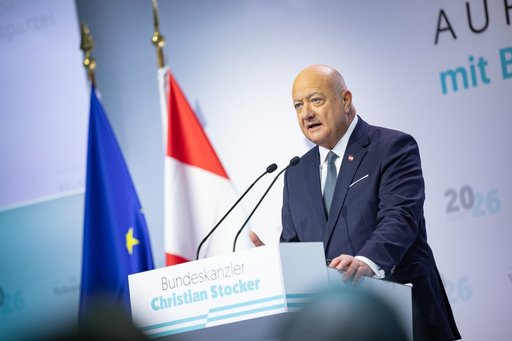 Cancelarul austriac îl susţine pe Macron în demersul de reluare a discuţiilor cu Putin