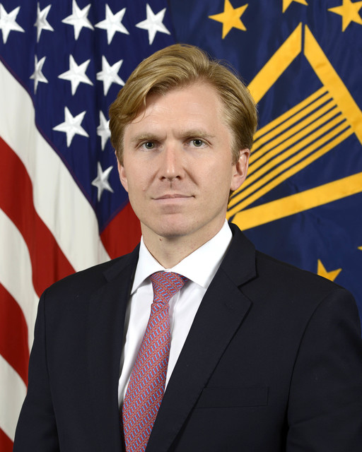 Şeful departamentului pentru politici al Pentagonului cere ca NATO să se bazeze pe „parteneriat, nu pe dependenţă”. Elbridge Colby este considerat „eminenţa cenuşie” din spatele retragerii trupelor americane din Europa