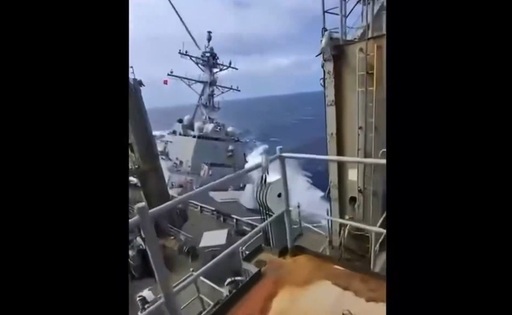 Cel puţin doi marinari răniţi în urma unei coliziuni între un distrugător şi o navă de realimentare americane, la Marea Caraibilor, după ce un militar cade peste bord din nava amfibie de asalt USS Iwo Jima şi moare