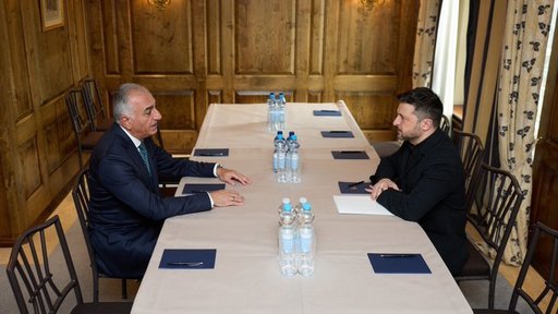 Volodimir Zelenski s-a întâlnit cu Reza Pahlavi, la Conferinţa de la Munchen: Reprezentăm două naţiuni care luptă împotriva ameninţărilor la adresa libertăţii şi suveranităţii naţionale