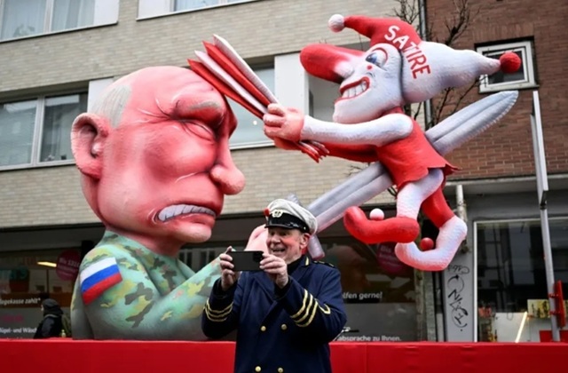În Germania, carnavalul ”Lunea trandafirului” nu-l face pe Putin să râdă