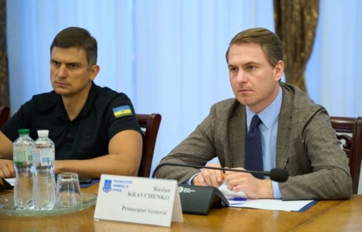 Kievul anunţă că a dejucat mai multe planuri de asasinare ale Moscovei ale unor ucraineni şi străini. Şapte suspecţi arestaţi în Ucraina, trei în R.Moldova, inclusiv coordonatorul grupului, într-o anchetă comună. 20 de percheziţii. Până la 100.000 $ pe contract