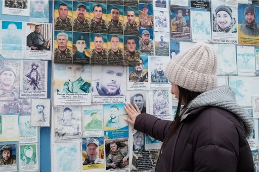 Patru ani de război. Ucraina devine o naţiune de văduve şi orfani, confruntându-se cu o catastrofă demografică