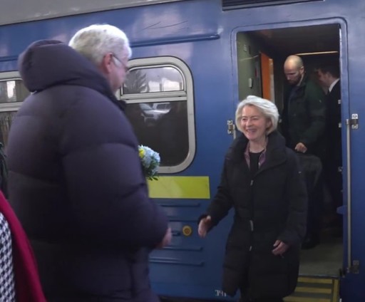 Ursula von der Leyen a sosit la Kiev în ziua în care se împlinesc patru ani de la războiul de agresiune al Rusiei