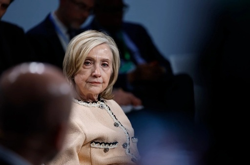 UPDATE-Hillary Clinton, audiată în dosarul Epstein, contraatacă şi cere ca Trump să fie audiat ”sub jurământ” cu privire la legăturile sale cu infractorul sexual Jeffrey Epstein