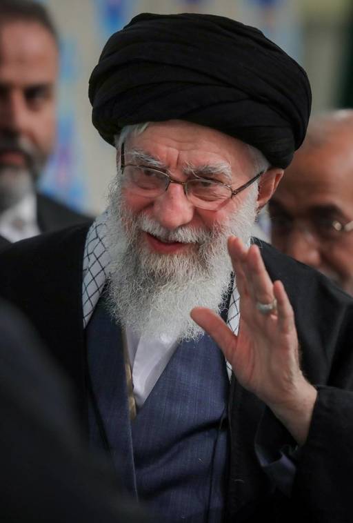 Cine ar putea conduce Iranul după moartea liderului suprem Ali Khamenei? Trump spune că ştie cine vrea să conducă Iranul

