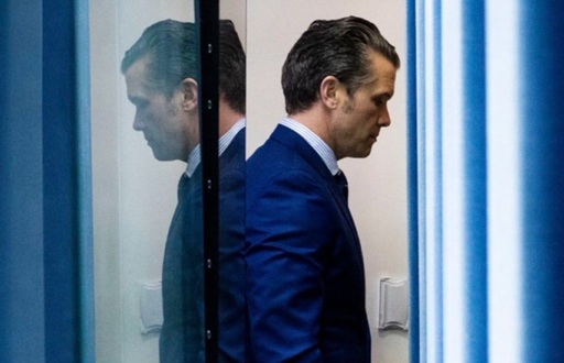 Războiul din Iran nu este ”un exerciţiu de construcţie a democraţiei”, anunţă Hegseth în prima sa conferinţă de presă de la lansarea Epic Fury. ”Gata cu regulile stupide de luptă, gata cu mlaştina vizând construirea unei naţiuni”