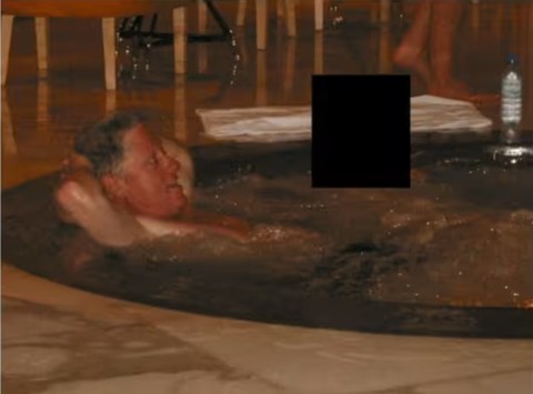 Dosarele Epstein. Bill Clinton a dat explicaţii cu privire la o fotografie în care apare într-un jacuzzi