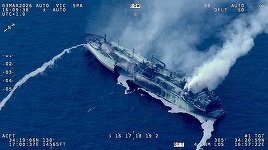 Nava rusească Arctic Metagaz, încărcată cu GNL, s-a scufundat în Marea Mediterană, între Libia şi Malta, anunţă autorităţile libiene. Rusia acuză un atac cu vedete rapide fără pilot al Ucrainei din largul coastelor libiene. Cei 30 de membri ai echipajului