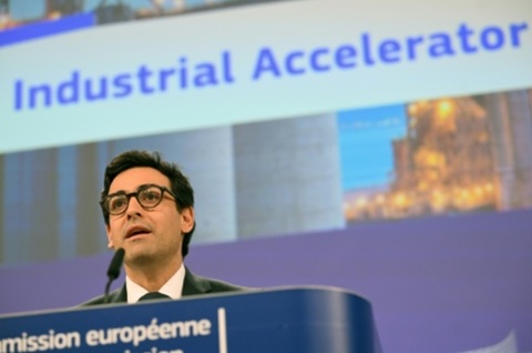 Comisia Europeană îşi prezintă propunerile în favoarea industriei ”Made in Europe”. ”Obiectivul nostru este clar: aducerea industriei la 20% din PIB-ul european până în 2035, de la 14% în prezent”, anunţă vicepreşedintele Comisiei Europene Stéphane Séjour