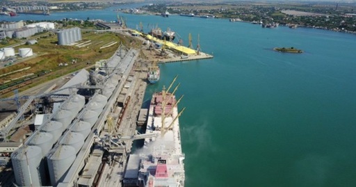 O navă sub pavilion panamez încărcată cu porumb, avariată într-un atac rus cu dronă în timp ce pleca din portul Ciornomorsk, în regiunea Odesa, acuză Kievul. Mai mulţi membri ai echipajului, răniţi