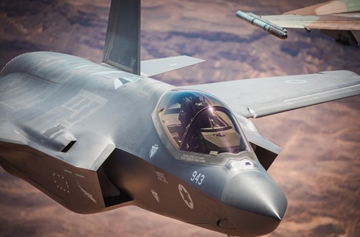 Armata israeliană publică imagini cu un avion iranian doborât deasupra Teheranului