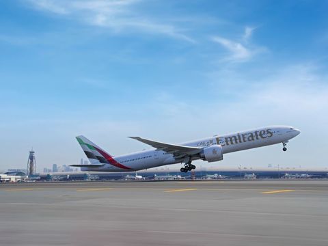 Toate zborurile către şi dinspre Dubai sunt suspendate, anunţă compania Emirates