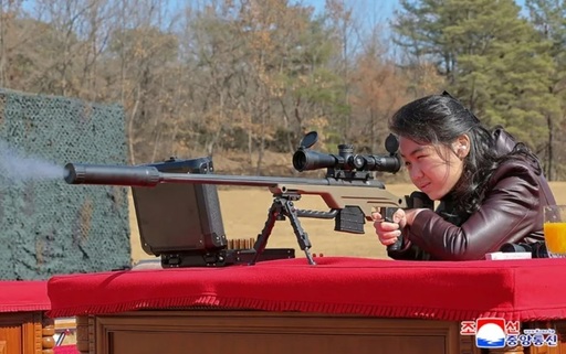 Kim Jong Un le cataloghează pe femeile nord-coreene, într-un discurs de 8 Martie, drept ”slabe fizic”, dar ”dotate cu o mare voinţă”, un ”pilon solid al Revoluţiei”. ”Ridurile pe care le au sunt mărturia efortului lor neobosit”