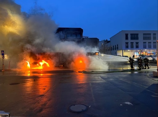 UPDATE-Cel puţin şase morţi şi cinci răniţi în vestul Elveţiei, în incendiul unui autocar, anunţă poliţia cantonului Fribourg