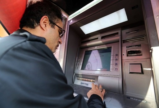 UPDATE - Iranul anunţă că va viza interesele economice şi bancare ale SUA şi Israelului în regiune. Populaţia, avertizată să se ţină la o distanţă de 1.000 de metri de bănci. Navele vor fi atacate: „Pregătiţi-vă ca barilul să ajungă la 200 de dolari!”