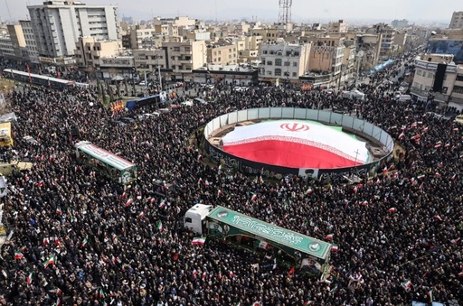 Mulţime compactă la funeraliile de la Teheran ale comandanţilor militari iranieni de rang înalt ucişi în atacuri ale SUA şi Israelului