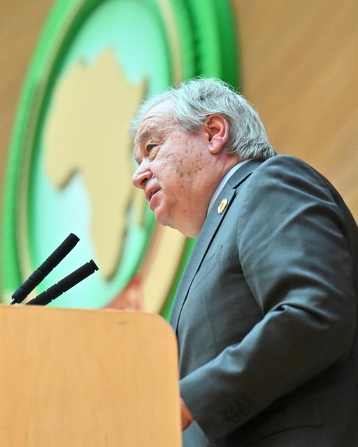 Aviaţia israeliană provoacă panică la Beirut, în timp ce secretarul general al ONU se află acolo „în semn de solidaritate cu poporul libanez”. Opt morţi într-un raid în sudul ţării