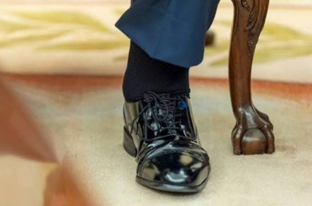 Trump se ”amuză” oferindu-le secretarilor săi aceeaşi marcă şi model de pantofi