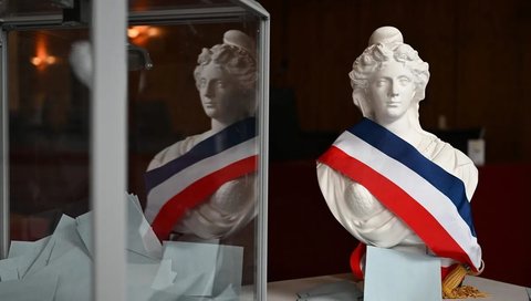 Franţa este în aşteptarea primului tur al alegerilor locale, plin de suspans în marile oraşe şi un test important în perspectiva alegerilor prezidenţiale de anul viitor