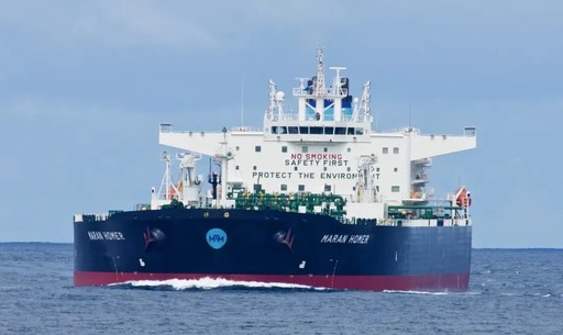 O navă grecească a fost lovită în Marea Neagră de o dronă sau o rachetă. Cei 24 de marinari, între care un român, sunt teferi