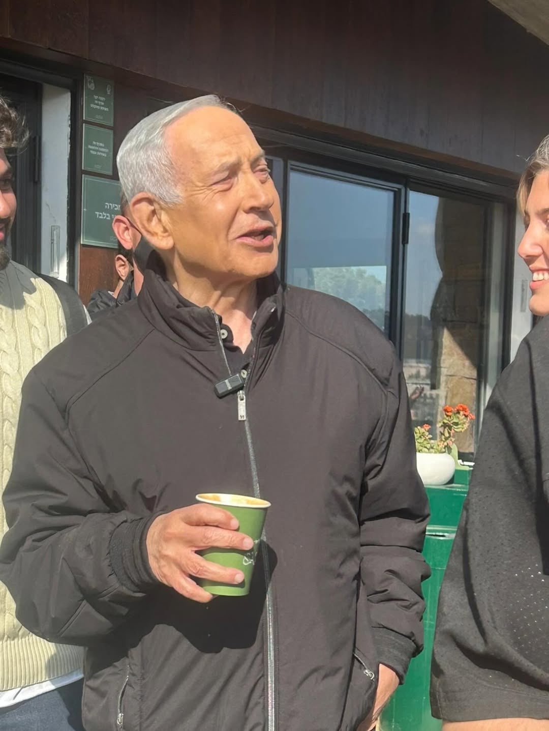 Netanyahu publică un videoclip ca răspuns la zvonurile din Iran potrivit cărora ar fi murit: „Sunt mort...după cafea” - VIDEO