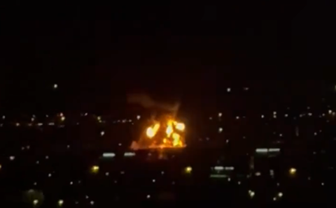 Incendiu lângă aeroportul din Dubai, după un atac cu drone. Zborurile au fost suspendate