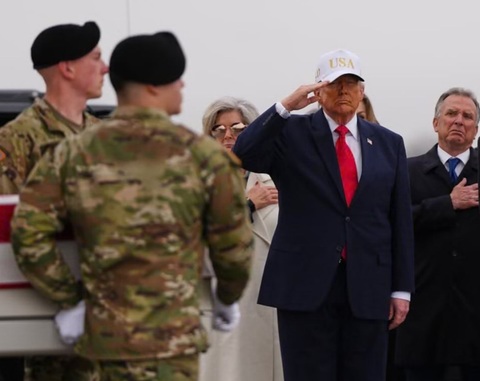 Trump urmează să participe, la o bază militară în Delaware, la a doua ceremonie de repatriere, în trei săptămâni, a unor militari americani morţi în Operaţiunea Epic Fury