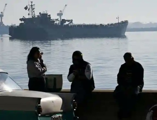 Un petrolier care navighează sub pavilionul Hong Kongului, Sea Horse, se pregăteşte să livreze clandestin motorină de origine rusească Cubei. Nava transportă 190.000 de barili, încărcaţi de pe altă navă în largul Ciprului