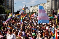 Justiţia poloneză recunoaşte căsătoriile gay încheiate în UE