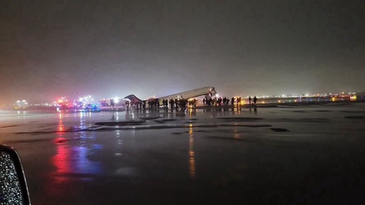 UPDATE - New York: Două persoane au murit şi „zeci” sunt rănite, după ce un avion cu pasageri a lovit un vehicul pe pistă la aeroportul LaGuardia. Traficul a fost întrerupt - VIDEO 