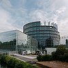 Parlamentul European aprobă înfiinţarea de centre în afara UE pentru returnarea imigranţilor