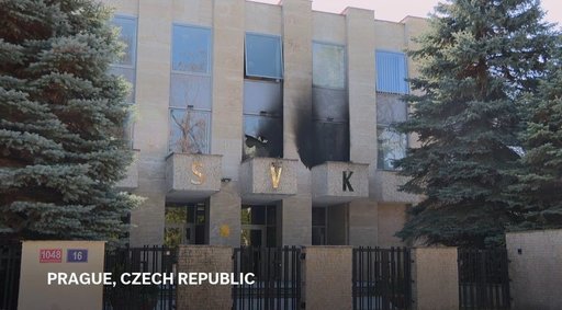 Cocktailuri Molotov au fost aruncate asupra Centrului cultural rus din Praga - VIDEO