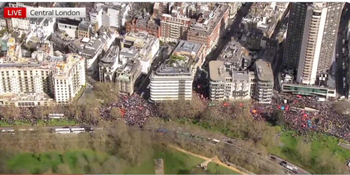 Protest masiv la Londra faţă de extrema dreaptă. Organizatorii spun că au fost jumătate de milion de oameni / Estimarea poliţiei, mult mai mică - VIDEO