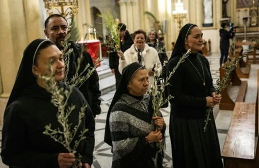 Macron ”condamnă” decizia poliţiei israeliene de a-l împiedica pe Patriarhul Latin al Ierusalimului să ţină slujbe din duminica Floriilor în Biserica Sfântului Mormânt