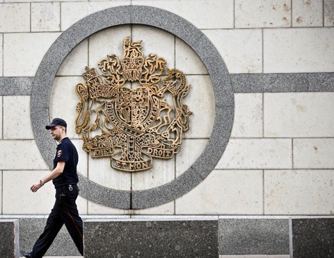 Moscova ordonă expulzarea secretarului II al Ambasadei Regatului Unit, Albertus Gerhardus Janse Van Rensburg, acuzat de FSB de spionaj şi ”subversiune”