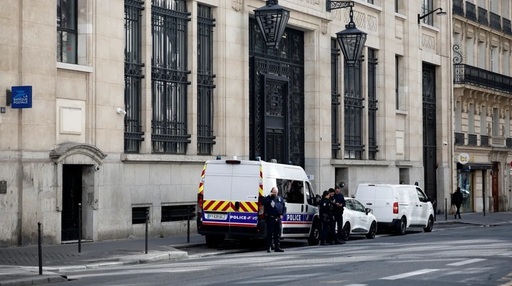 Cinci persoane arestate după atentatul dejucat la sediul Bank of America la Paris. Minorul arestat sâmbătă, un senegalez recrutat pe Snapchat, cu 600 €. Ministrul francez de Interne Laurent Nuñez face o ”legătură” cu Războiul din O.Mijlociu