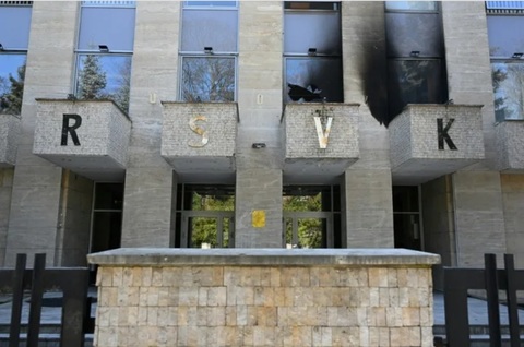 Un bărbat străin, reţinut de poliţia cehă, după ce s-a predat şi a revendicat un atac cu cocteiluri Molotov pe care l-a plănuit la ”Casa Rusiei”, la Praga